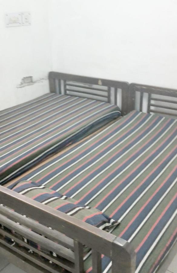Gandhi Ganaga Guest House Varanasi Exterior photo